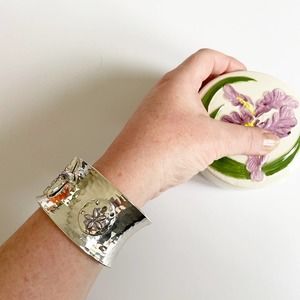 Silver-tone Cuff Bracelet Ocean Beach Shell Theme